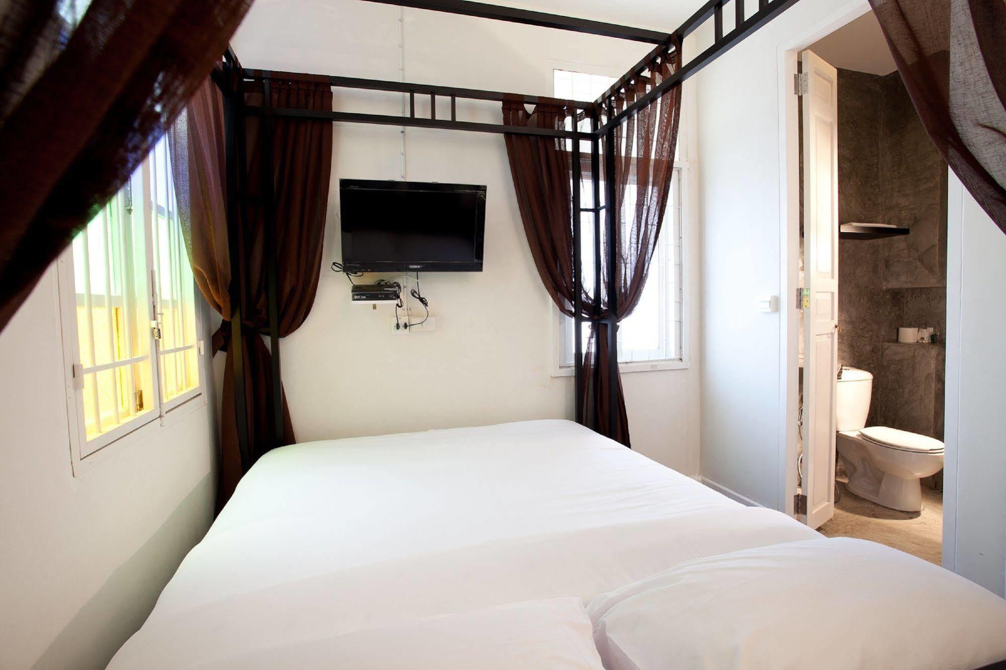 99 Oldtown Boutique Guesthouse Sha Extra Plus Phuket المظهر الخارجي الصورة