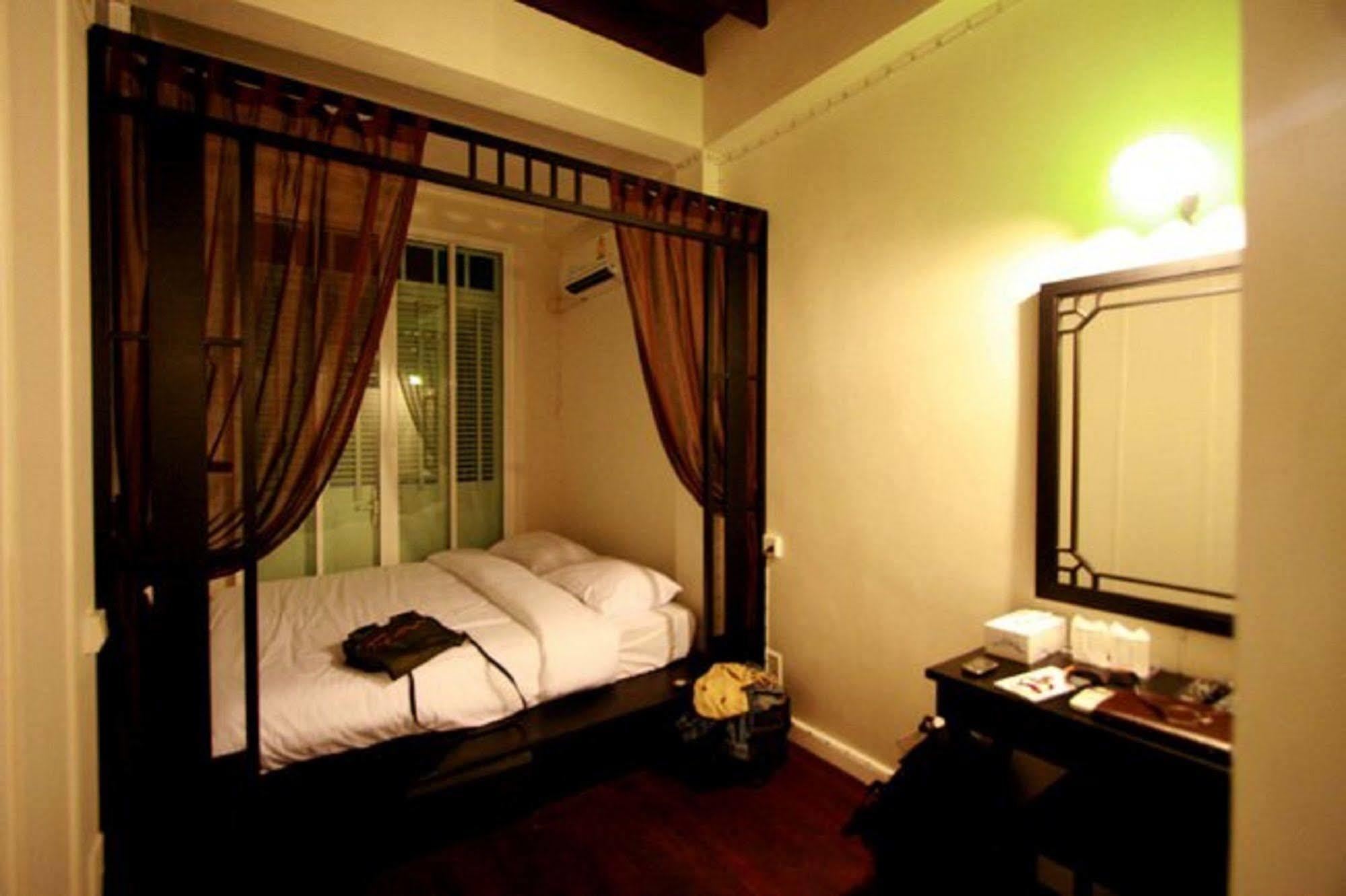 99 Oldtown Boutique Guesthouse Sha Extra Plus Phuket المظهر الخارجي الصورة